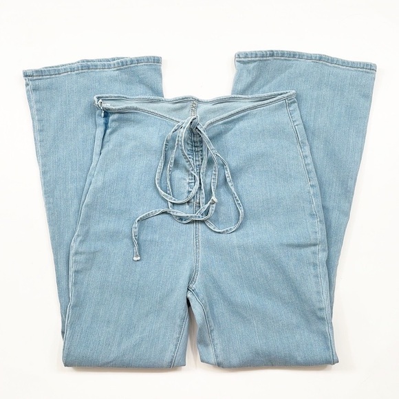 Light wash high rise flare denim jeans - Picture 1 of 5